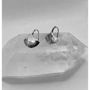 Vintage Sterling Silver Whale Tail / Fan Shape Earrings – Hammered Finish